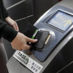 單手磁吸票卡匣｜通勤旅行必備 的另一種觀點